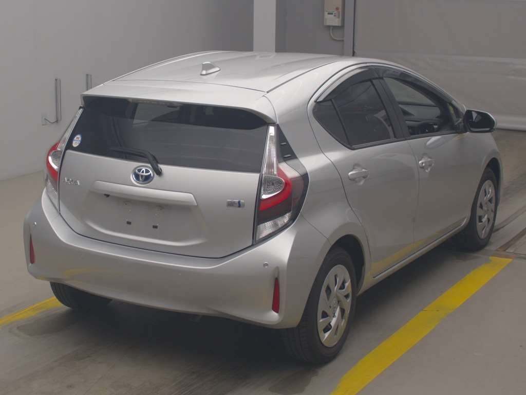 2021 Toyota Aqua S auction photo 2