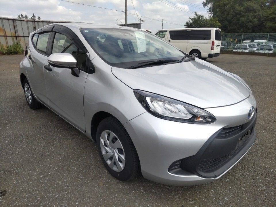 2023 Toyota Aqua auction photo 4