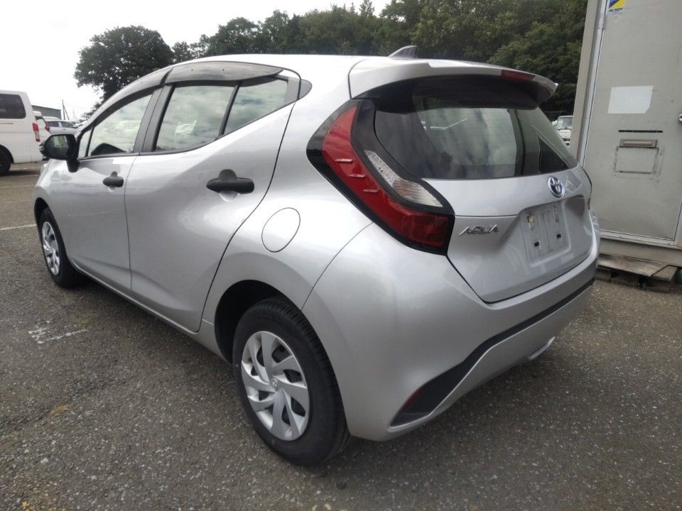 2023 Toyota Aqua auction photo 6