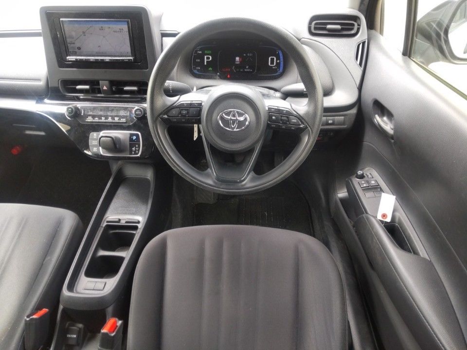 2023 Toyota Aqua auction photo 3