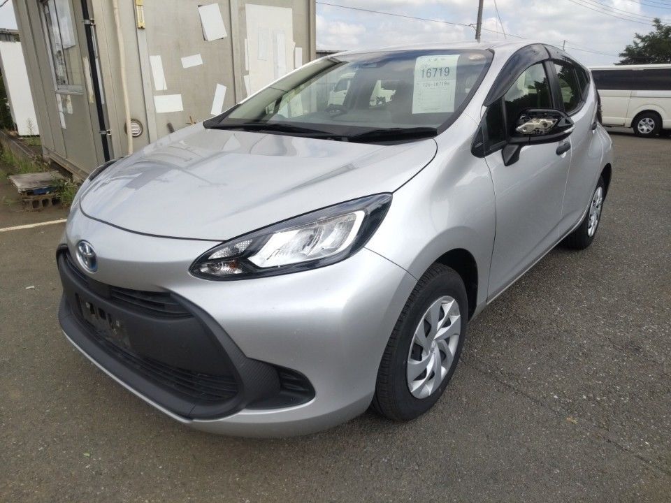 Japan Auction Vehicles 32 2023 Toyota Aqua auction photo