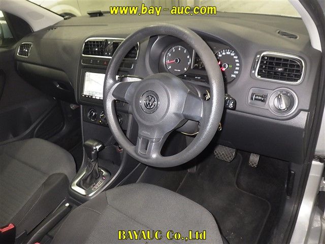 2010 Volkswagen VW ポロ TSIコンフォートライン auction photo 3