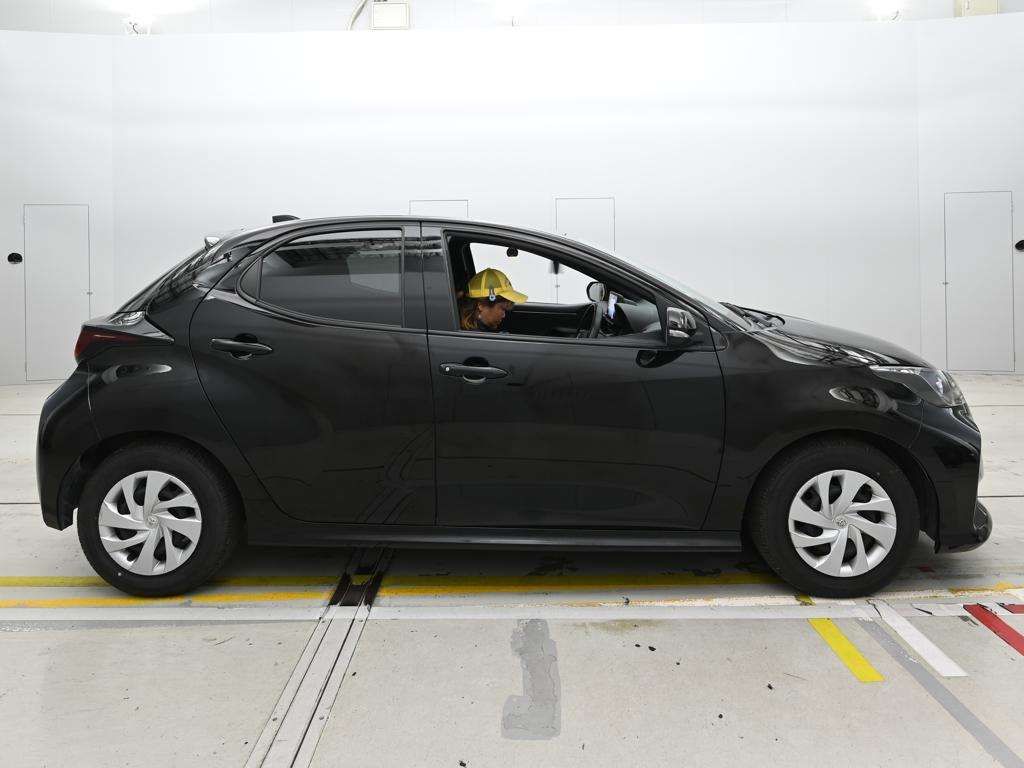 2023 Toyota Yaris X スマートエントリーパッケージ auction photo 3