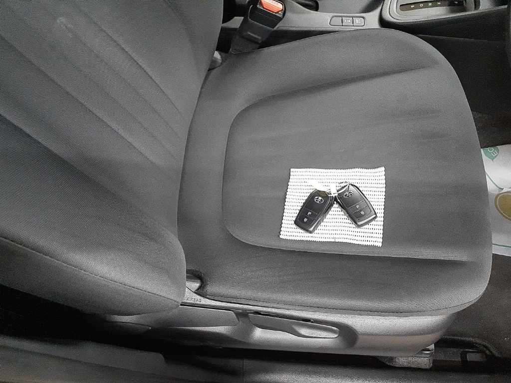 2023 Toyota Yaris X スマートエントリーパッケージ auction photo 10