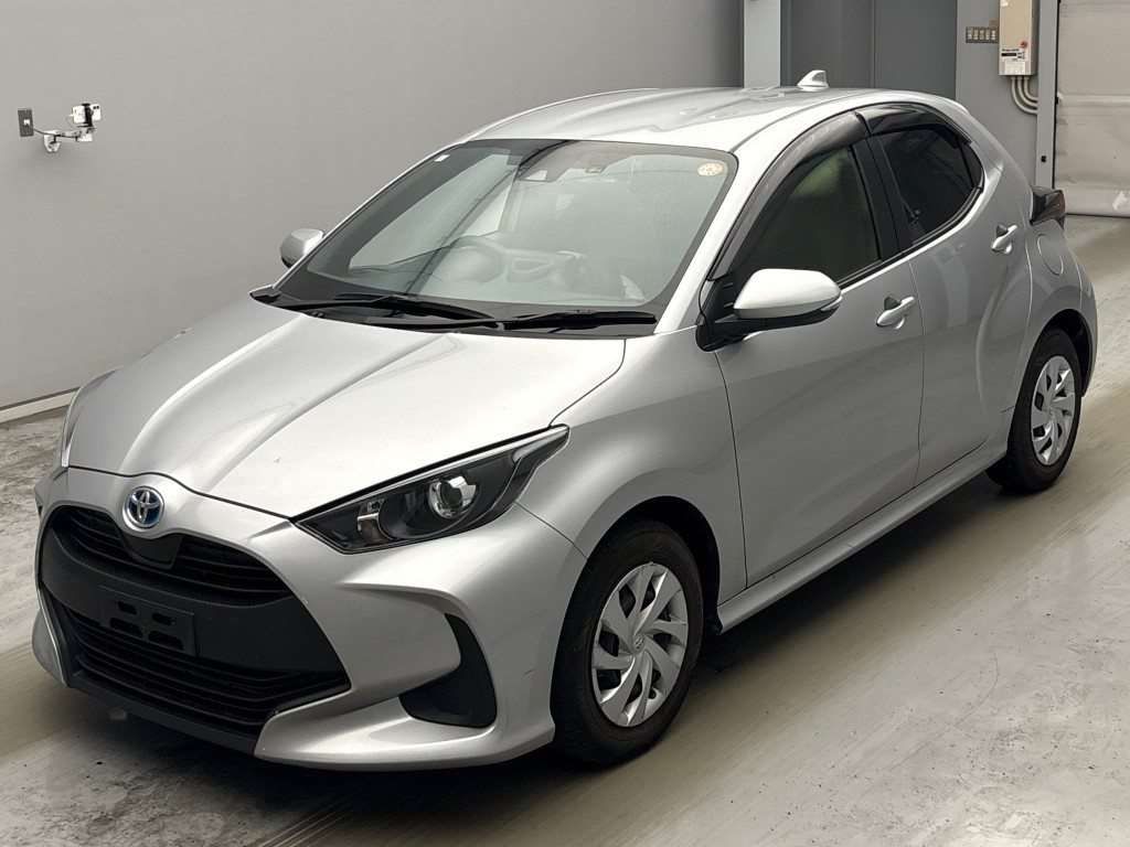 2023 Toyota Yaris ハイブリッドX selected Japan auction vehicle