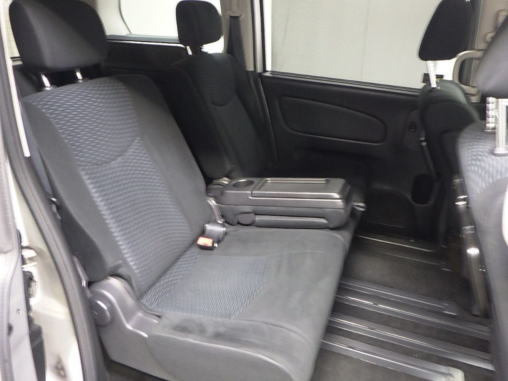 2011 Nissan Serena 20X auction photo 7