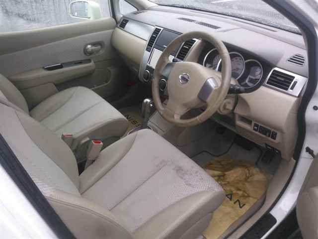 2011 Nissan ティーダ 15M auction photo 3