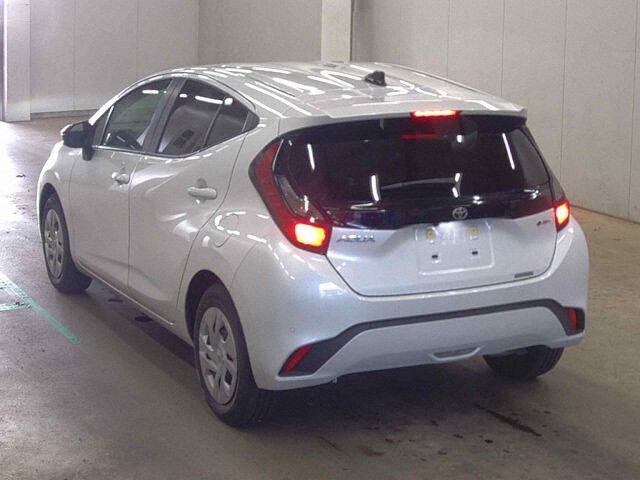 2025 Toyota Aqua U auction photo 2