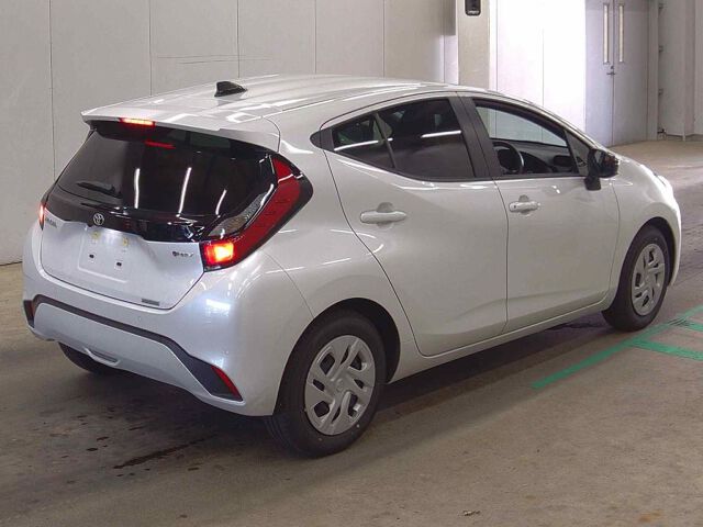 2025 Toyota Aqua U auction photo 5