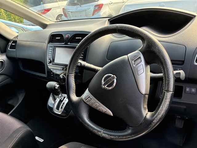 2010 Nissan Serena auction photo 3