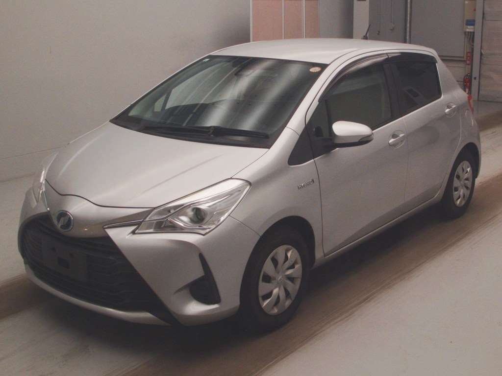 2019 Toyota Vitz ハイブリッドF Japan auction vehicle