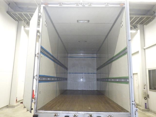 2004 Isuzu Forward Van auction photo 4