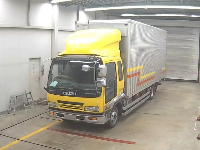 Japan Auction Vehicles 10 2004 Isuzu Forward Van auction photo