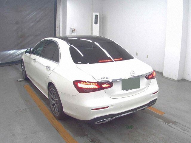 2021 Mercedes-Benz E-Class E220D スポーツ auction photo 2