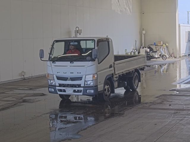 2018 Mitsubishi Fuso Canter Hira Japan auction vehicle