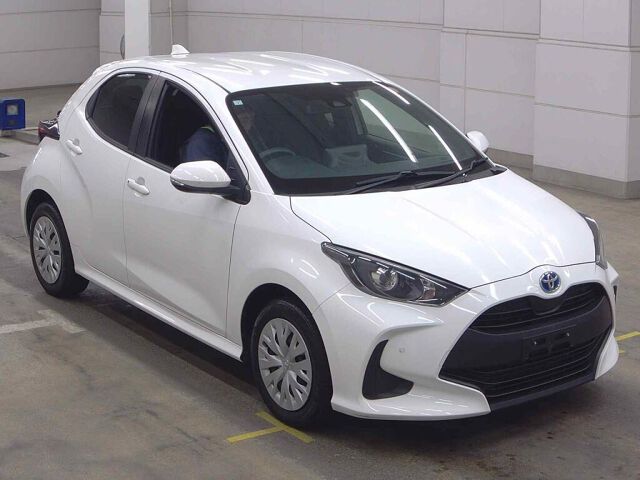 Japan Auction Vehicles 8 2023 Toyota Yaris ハイブリッドX 4WD auction photo