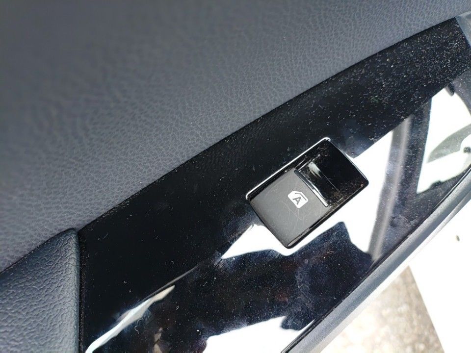 2018 Toyota Prius PHEV auction photo 13