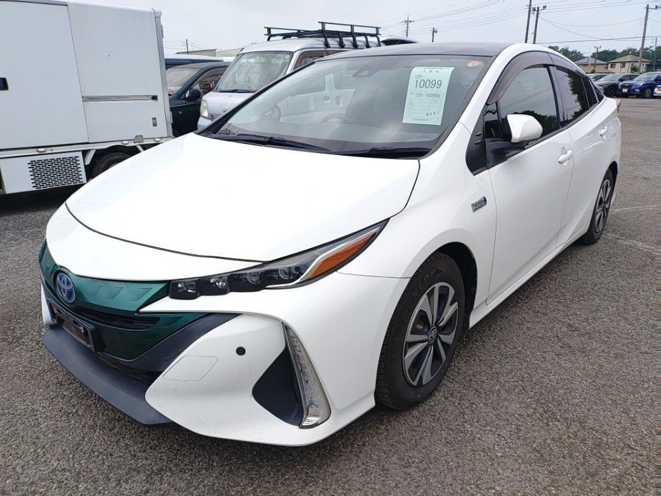 Japan Auction Vehicles 28 2018 Toyota Prius PHEV auction photo