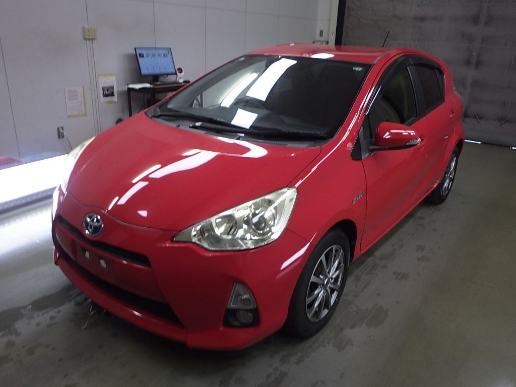 2013 Toyota Aqua G auction photo 4
