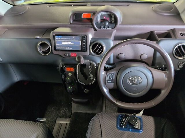 2014 Toyota Spade G auction photo 3