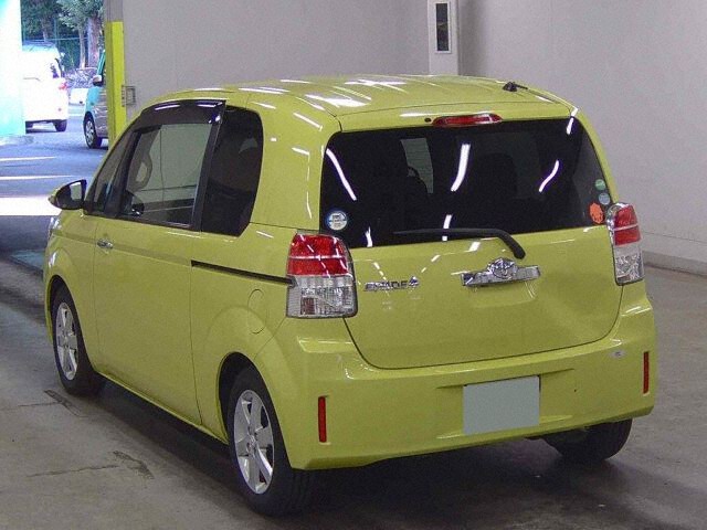 2014 Toyota Spade G auction photo 2