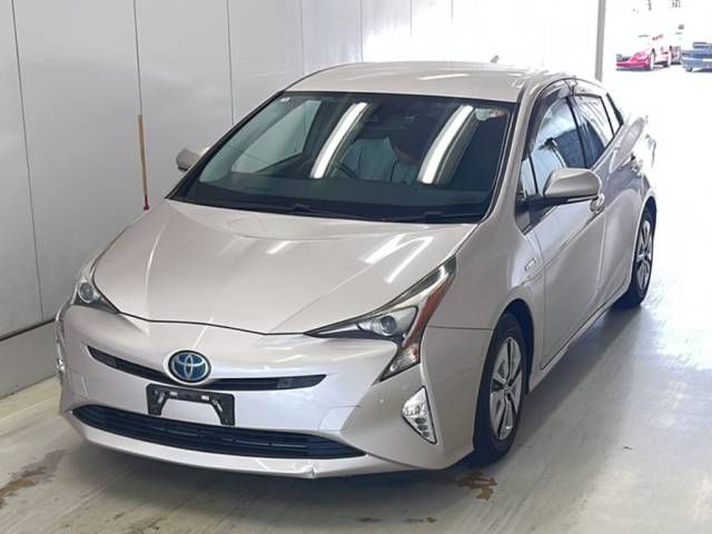2016 Toyota Prius A Japan auction vehicle