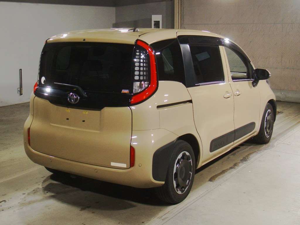 2023 Toyota Sienta Z auction photo 2