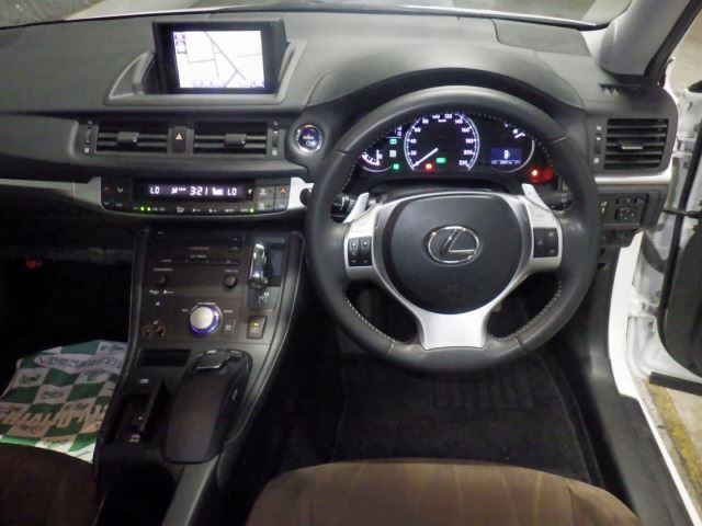 2013 Lexus CT200h auction photo 4