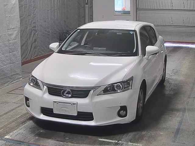 Japan Auction Vehicles 10 2013 Lexus CT200h auction photo