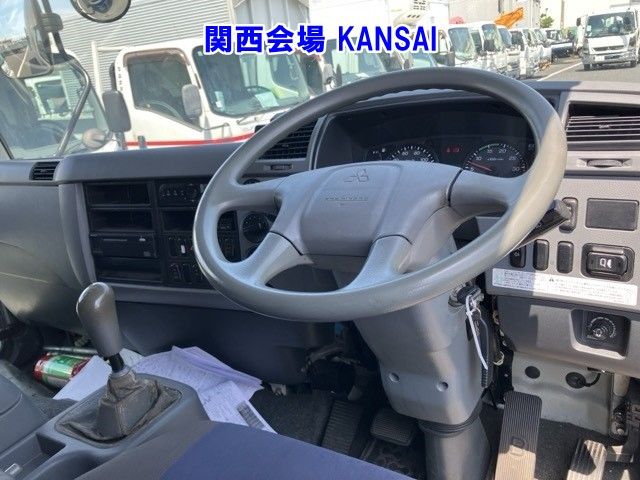 2017 Mitsubishi Fuso Fighter Aluminum van auction photo 4