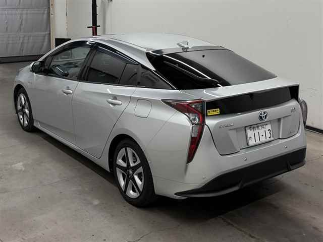 2017 Toyota Prius Aツーリングセレクション auction photo 2