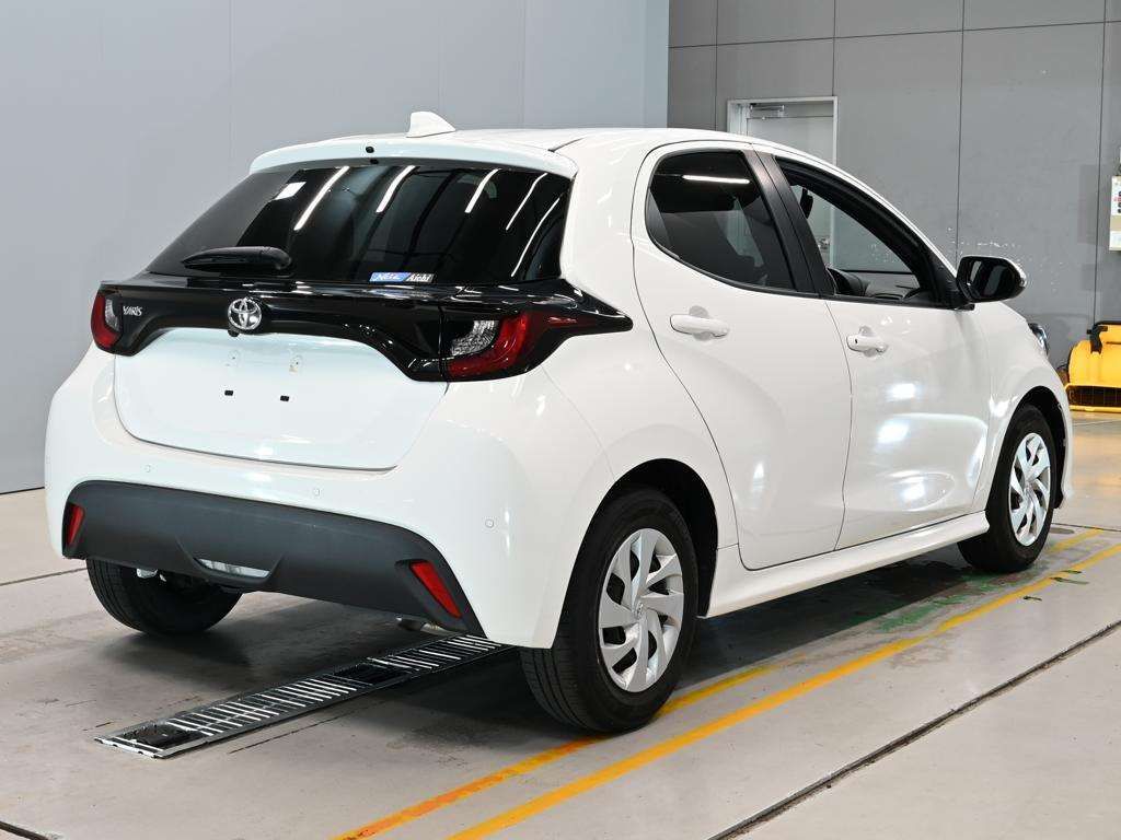 2022 Toyota Yaris X auction photo 2