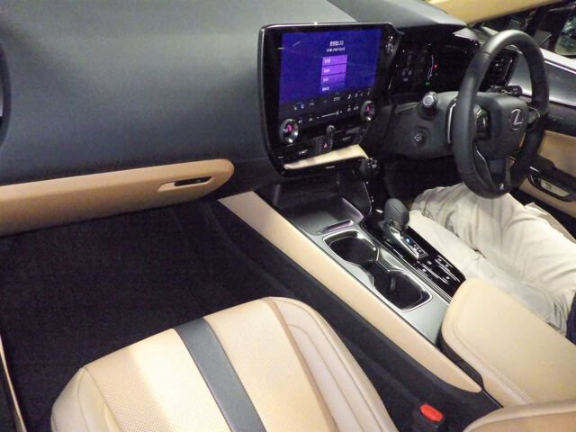 2025 Lexus NX NX350H F Sport 4WD auction photo 3