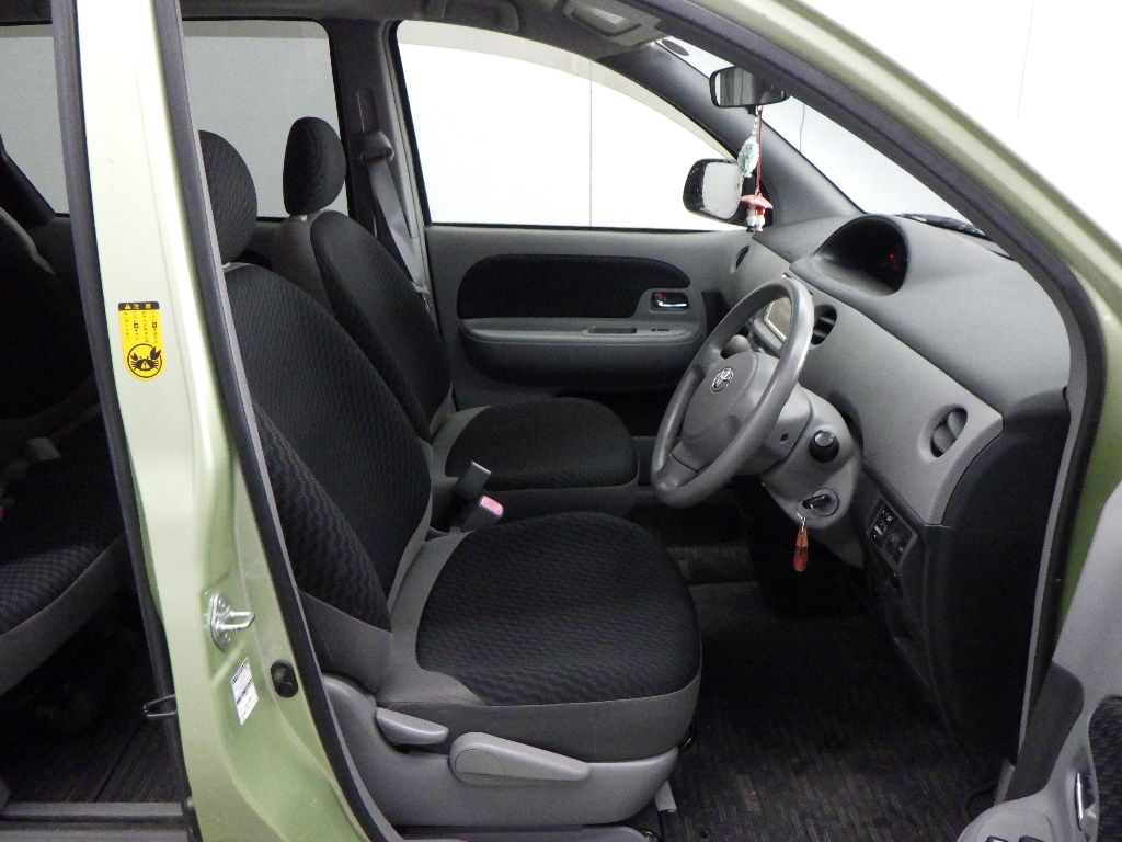 2010 Toyota Sienta X LTD auction photo 6