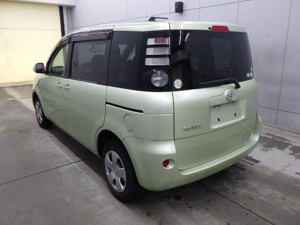 2010 Toyota Sienta X LTD auction photo 5