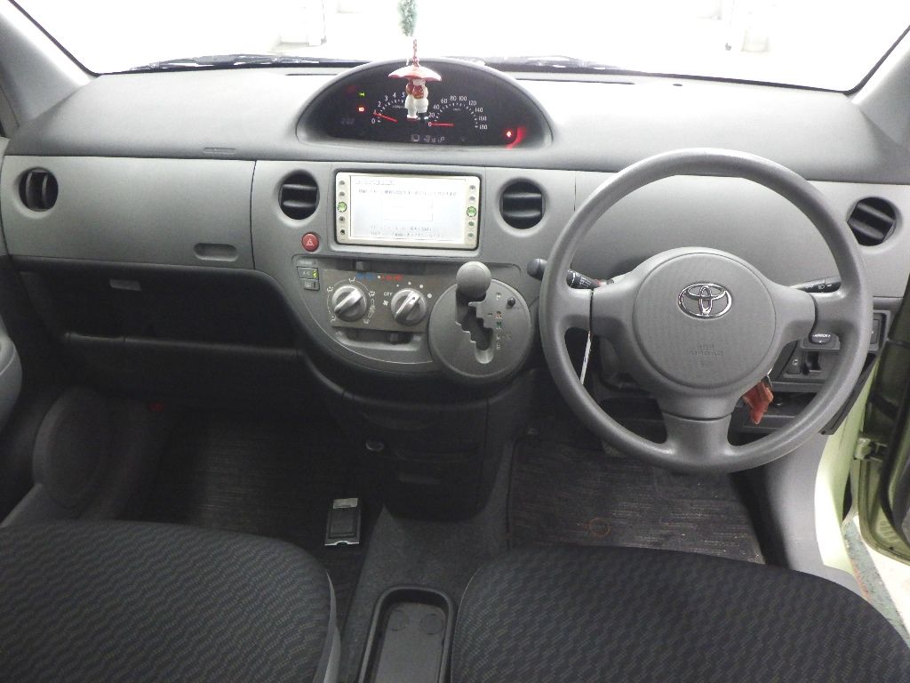 2010 Toyota Sienta X LTD auction photo 3