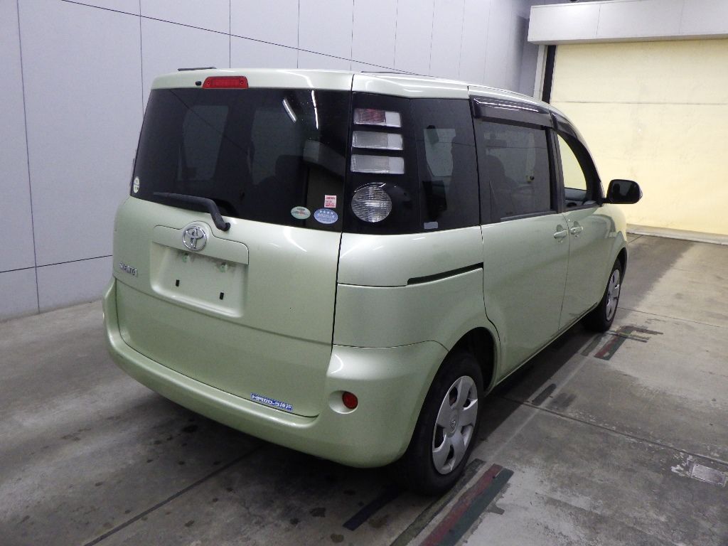 2010 Toyota Sienta X LTD auction photo 2