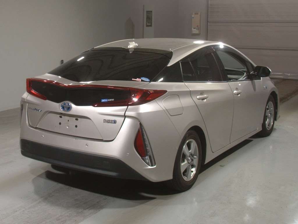 2017 Toyota Prius PHEV A auction photo 2