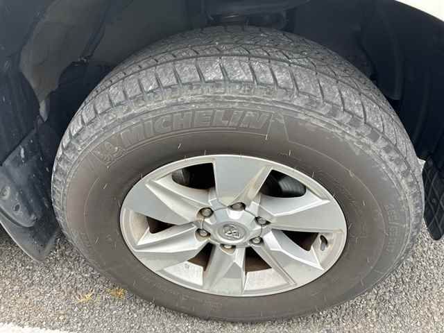 2022 Toyota Land Cruiser Prado TX L Package 4WD auction photo 8