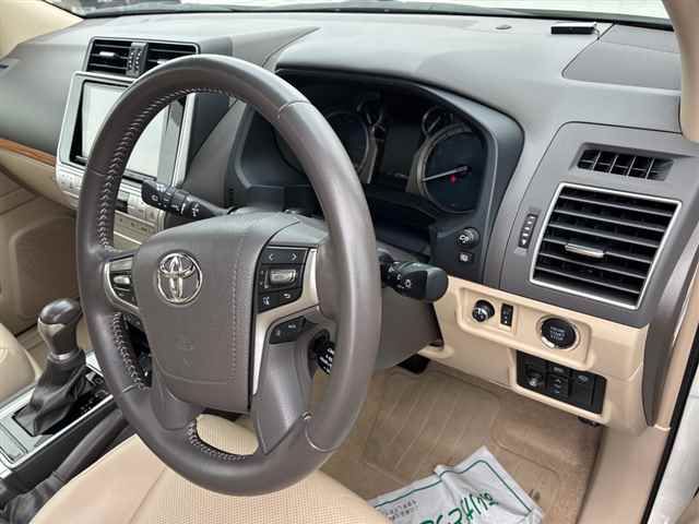 2022 Toyota Land Cruiser Prado TX L Package 4WD auction photo 3