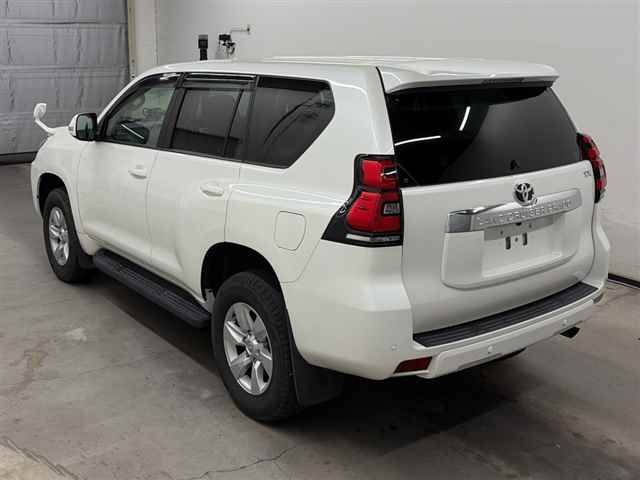 2022 Toyota Land Cruiser Prado TX L Package 4WD auction photo 2