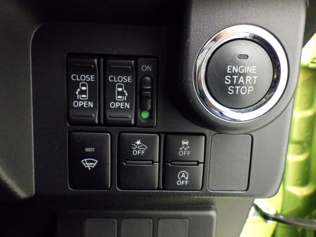 2017 Toyota Roomy 4WD カスタムG S auction photo 8