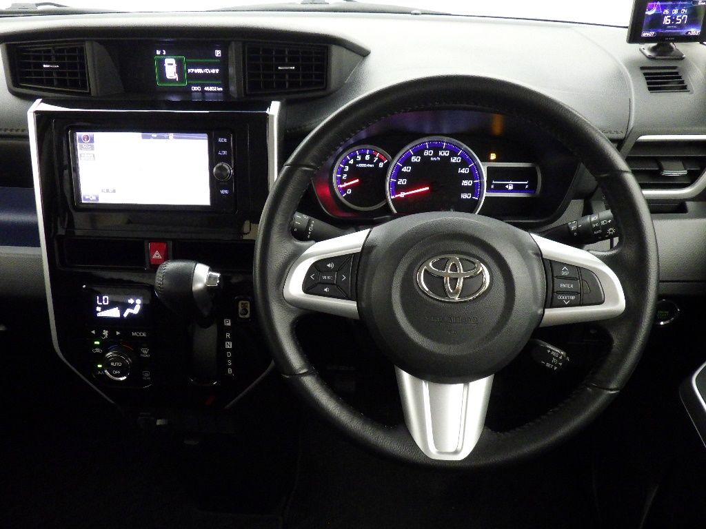 2017 Toyota Roomy 4WD カスタムG S auction photo 3