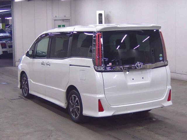 2019 Toyota Noah SI WXB 2 auction photo 2