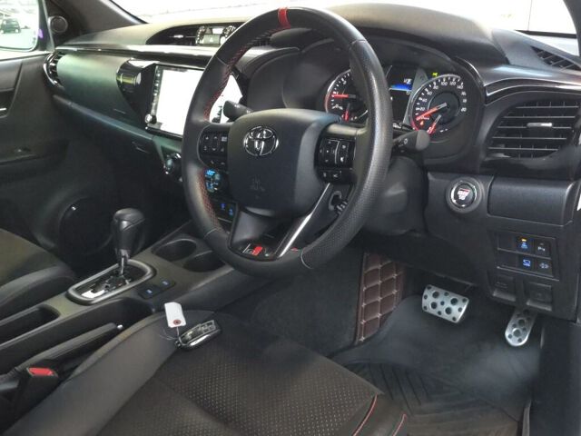 2022 Toyota Hilux Z GR Sport 4WD auction photo 3