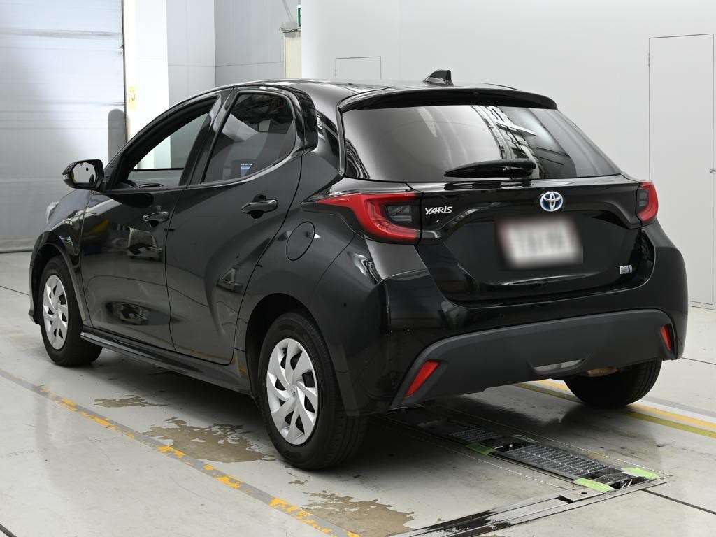 2022 Toyota Yaris ハイブリッドG auction photo 6