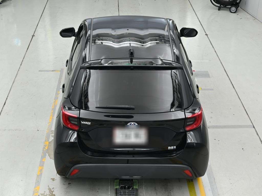 2022 Toyota Yaris ハイブリッドG auction photo 8