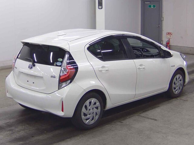 2017 Toyota Aqua G auction photo 5
