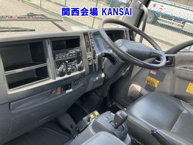 2012 Isuzu Forward dump auction photo 5