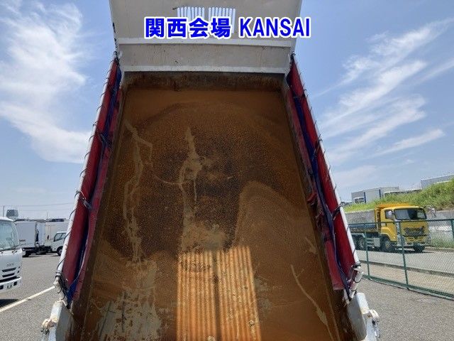 2012 Isuzu Forward dump auction photo 18